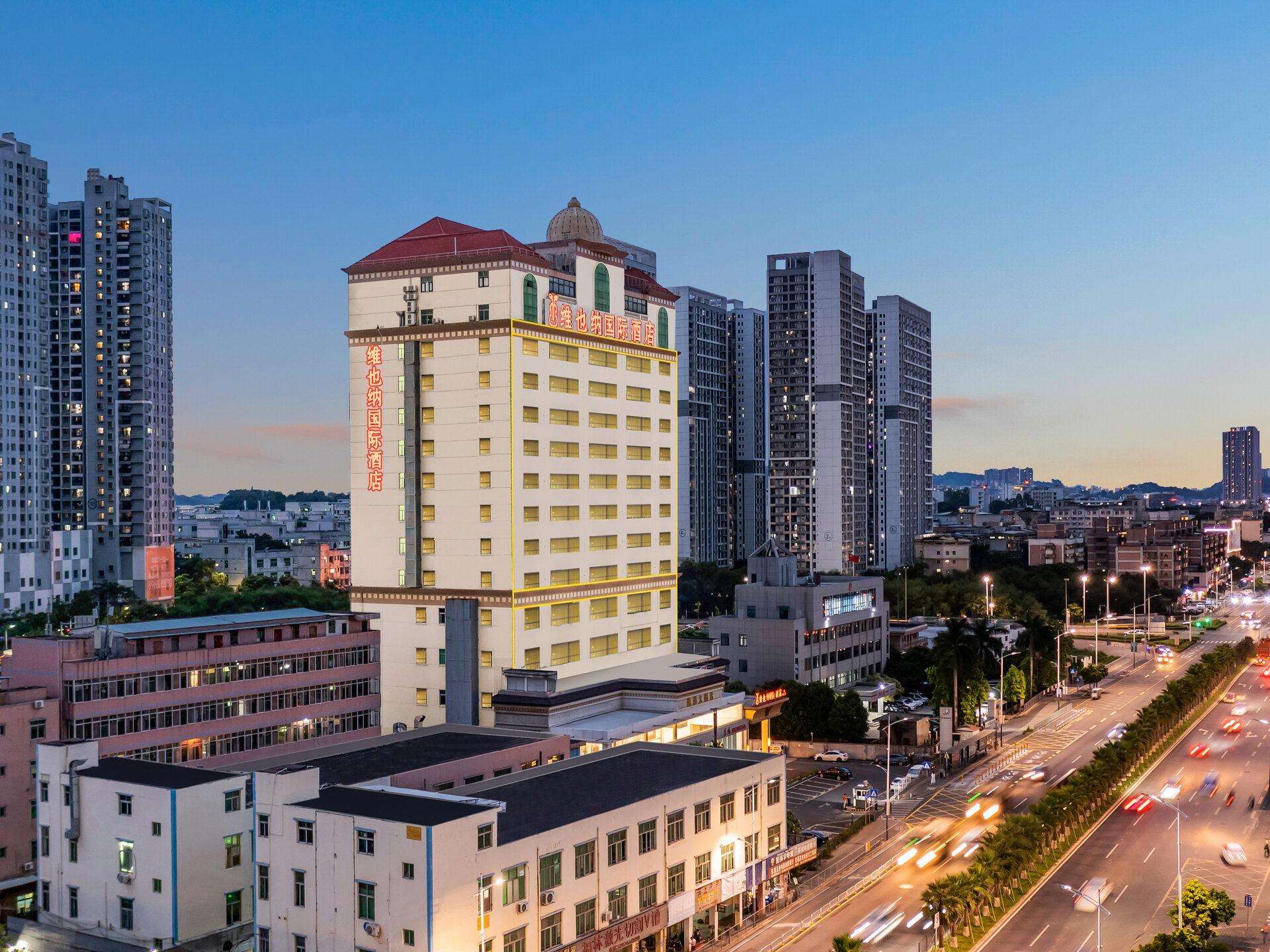 Vienna International Hotel (Shenzhen Pinghu Metro Station) 3/34