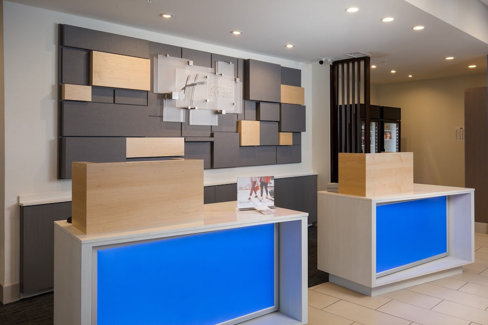 HOLIDAY INN EXPRESS VISALIA 5/28