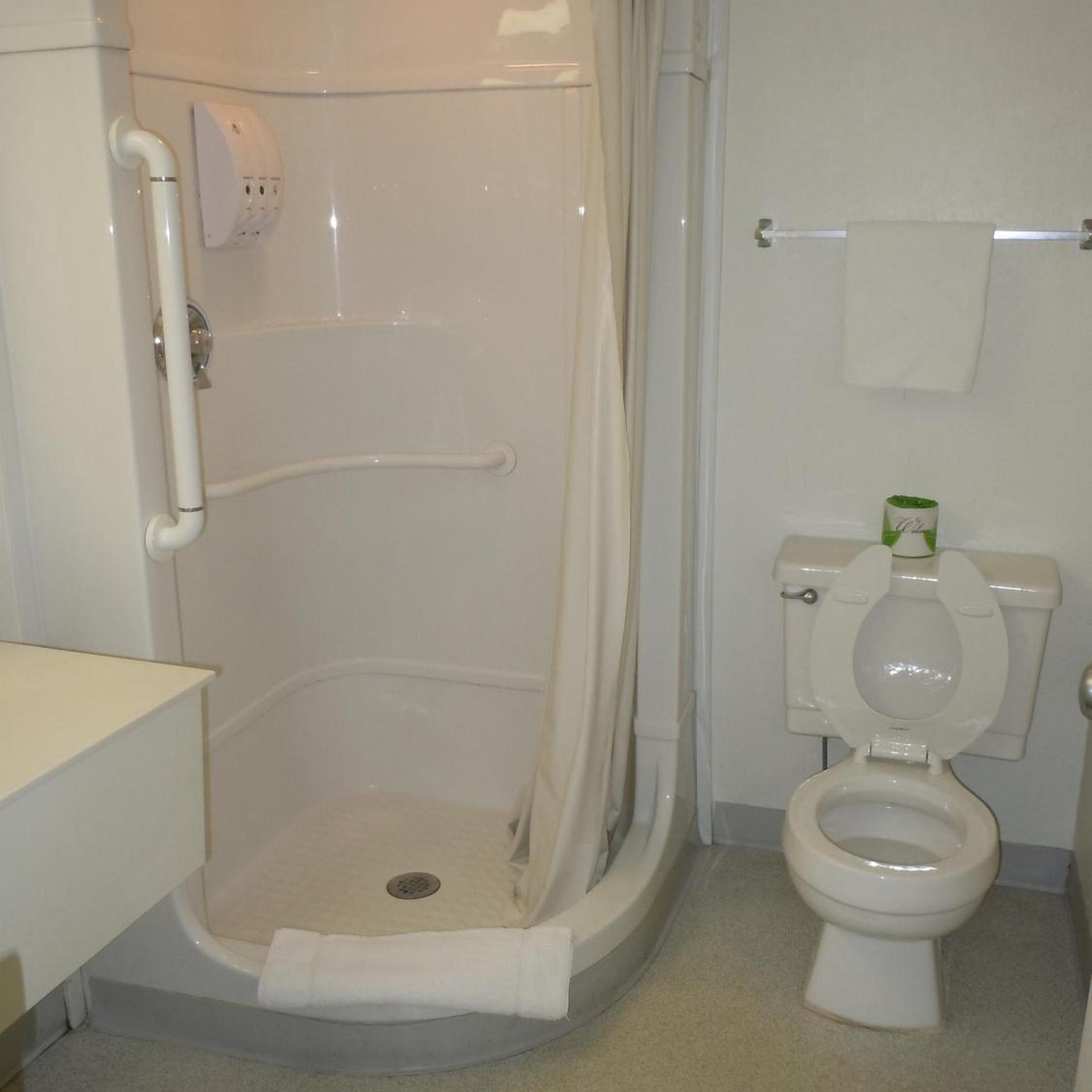 Travelodge by Wyndham Grand Rapids North 25/27