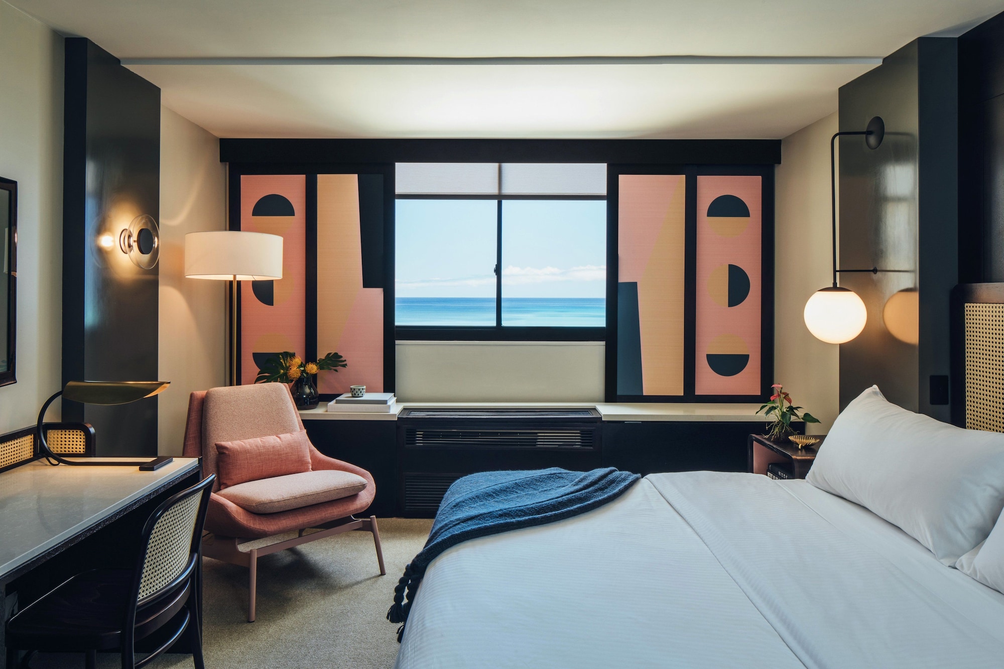 ROOM, KING BED, OCEAN VIEW, BALCONY, CORNER