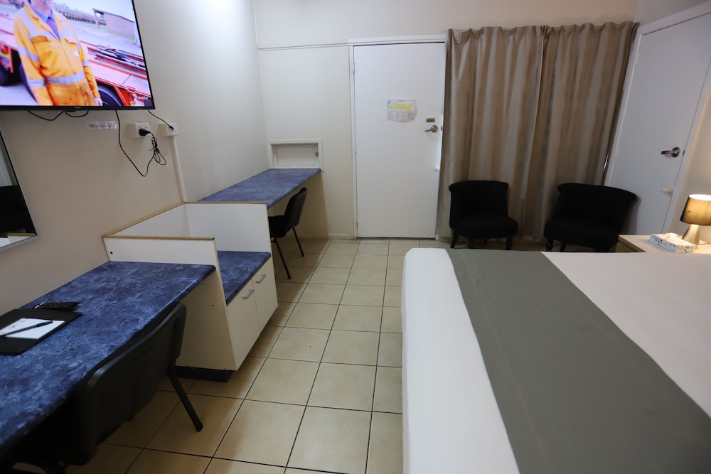 TROPIC COAST MOTEL 36/74