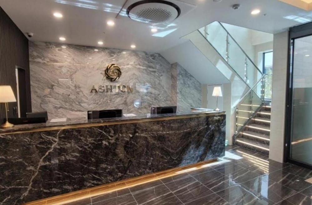 Ashton Hotel 4/16