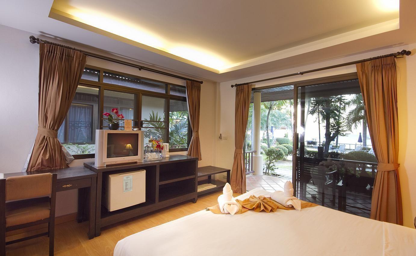 Deluxe, Double and Twin Beds