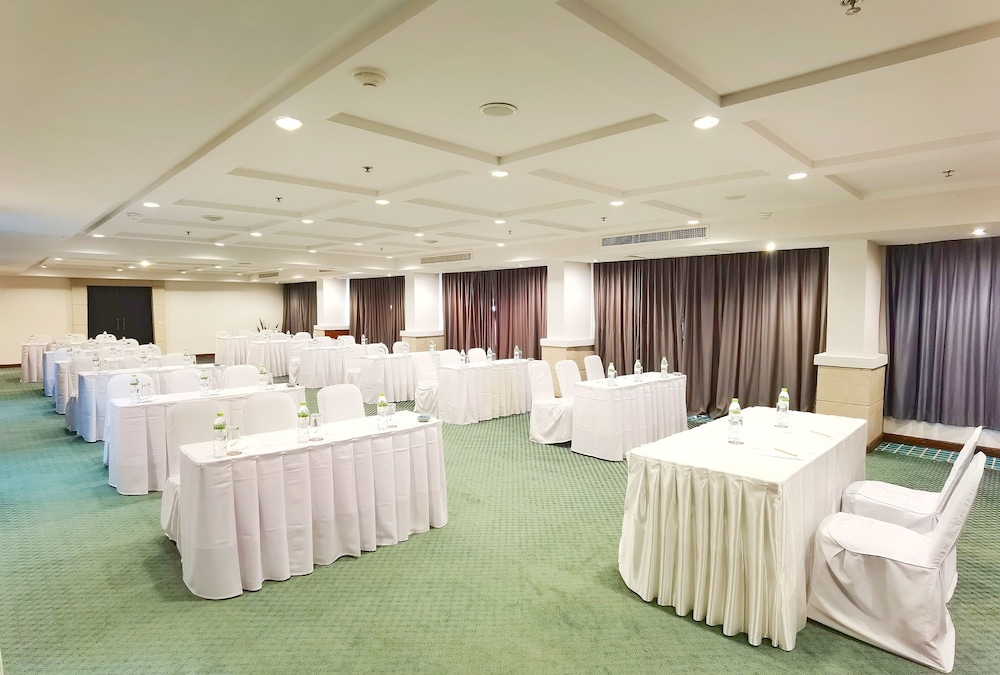 Woraburi Phuket Resort And Spa 60/75