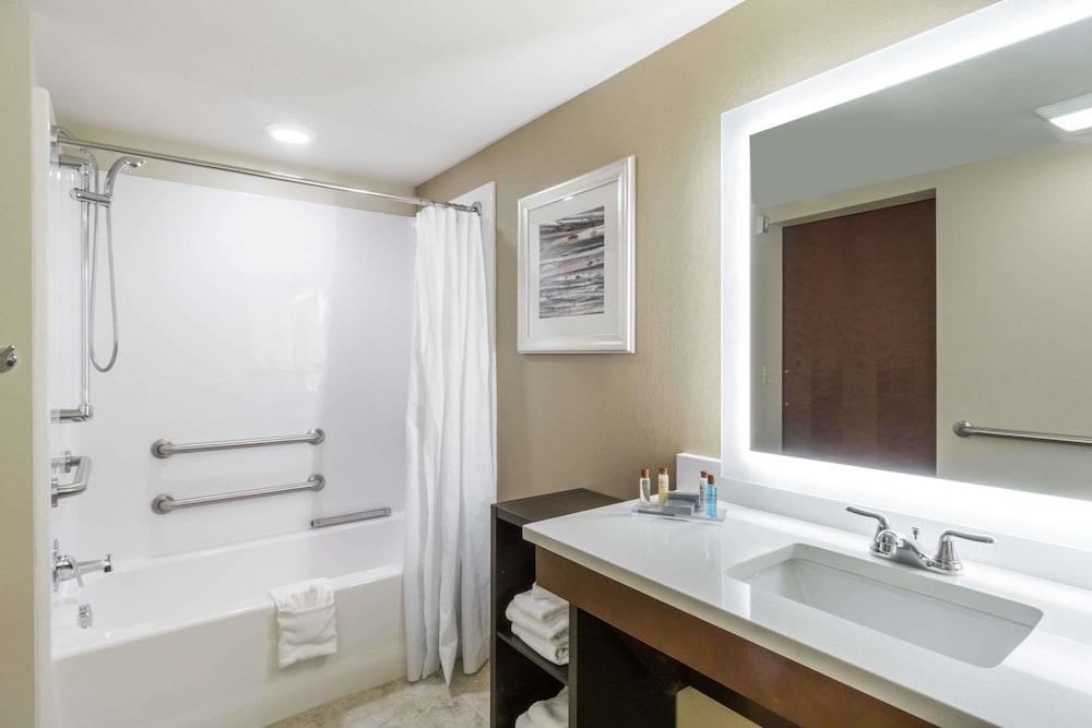 Hawthorn Suites By Wyndham Wheeling At the Highlands 9/45
