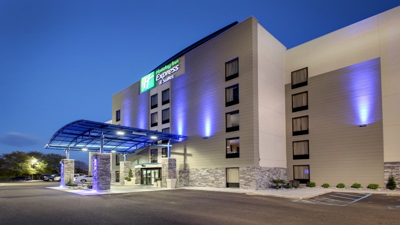 Holiday Inn Express Suites Jackson Downtown Coliseum 2/49