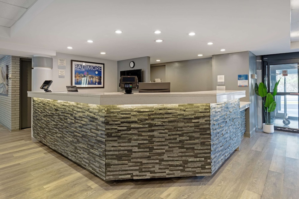 Clarion Hotel & Suites BWI Airport North 6/62