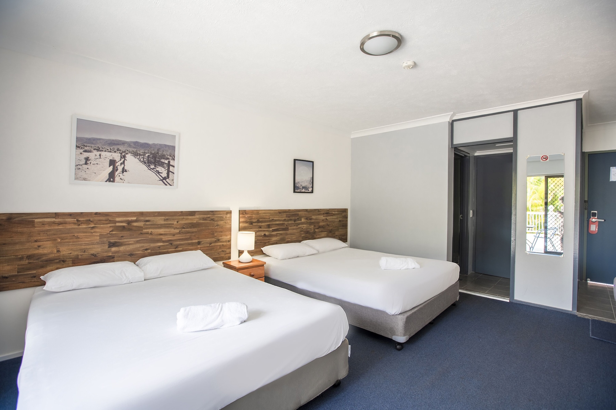 ROOM, TWIN BEDS