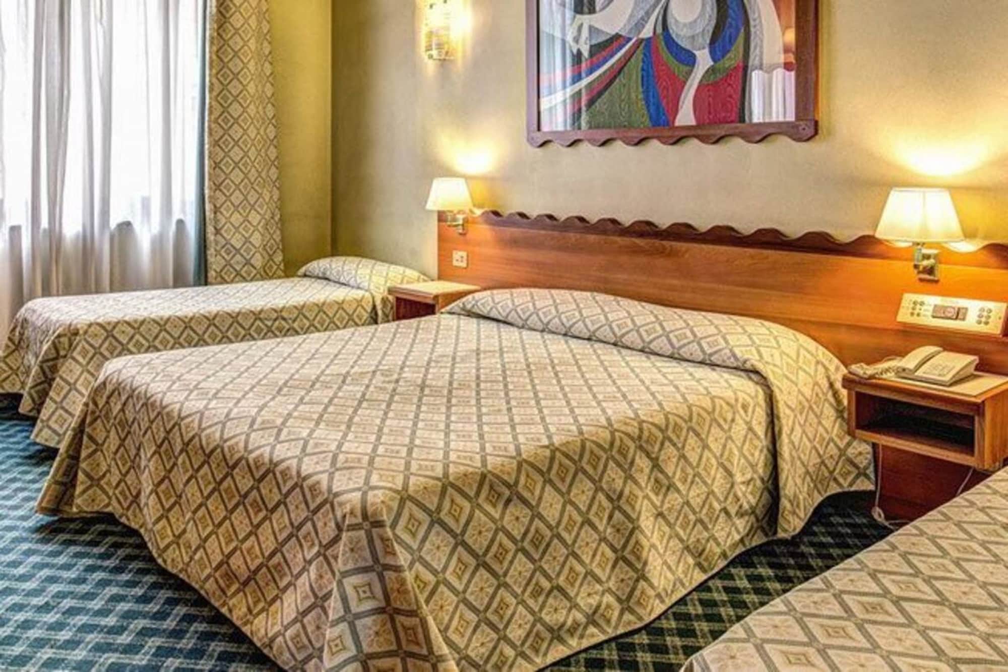 ROOM, TRIPLE