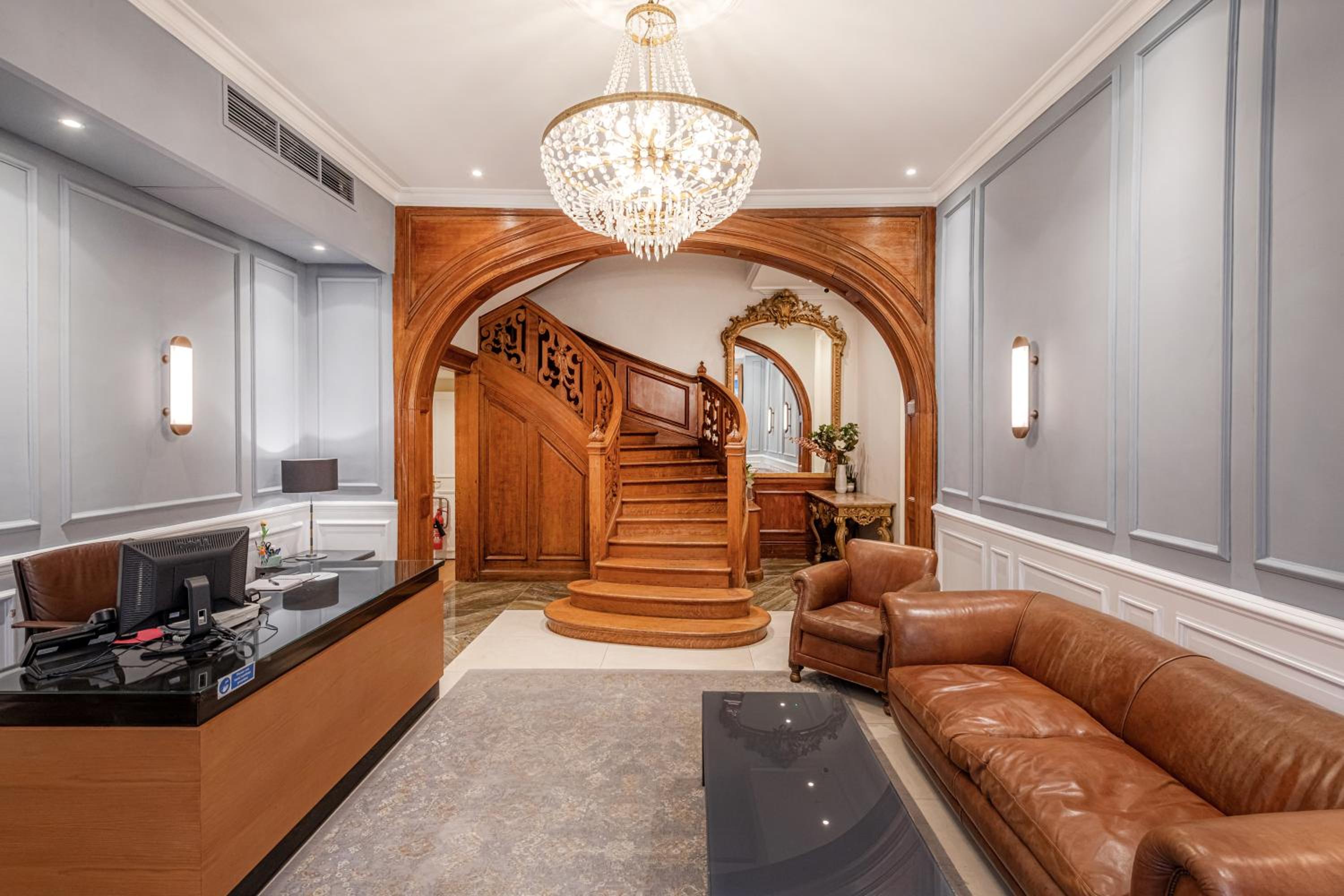 Lobby at Chesham Court, LONDON