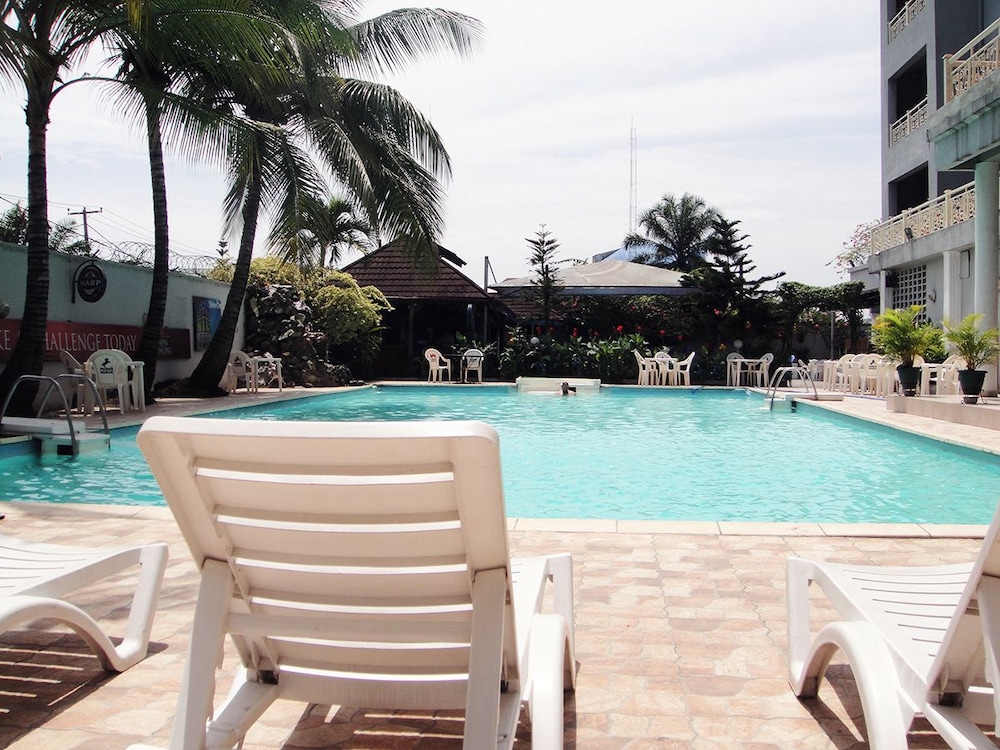 Bougainvillea Hotel 36/38