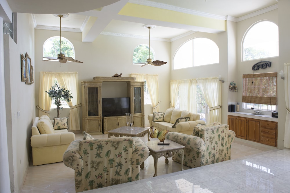 Celebrity Villa Jamaica 38/50