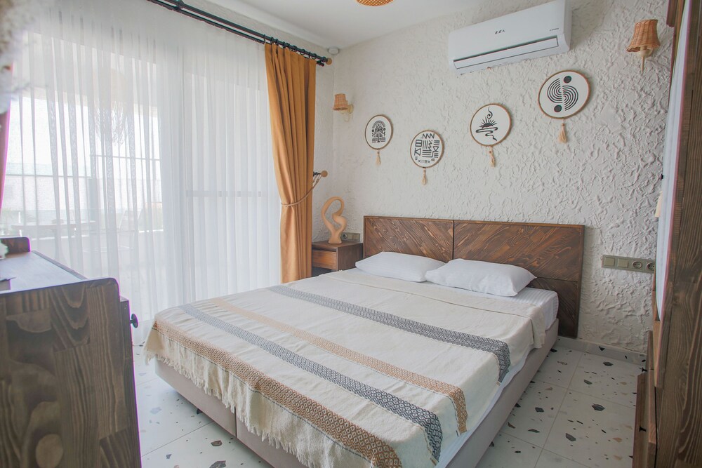 Glenn Hotel Beach 20/50