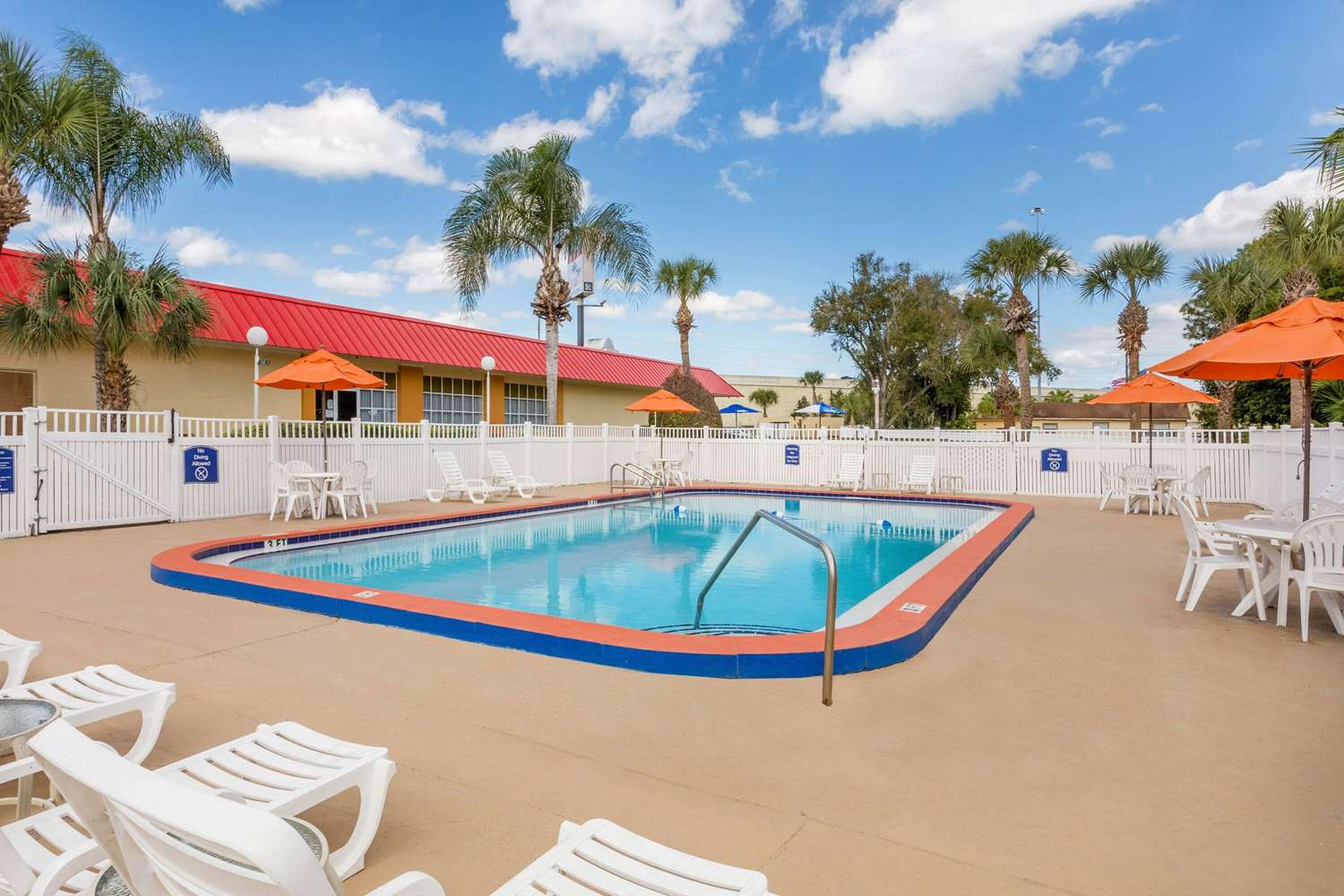 Howard Johnson by Wyndham Lakeland 1/23