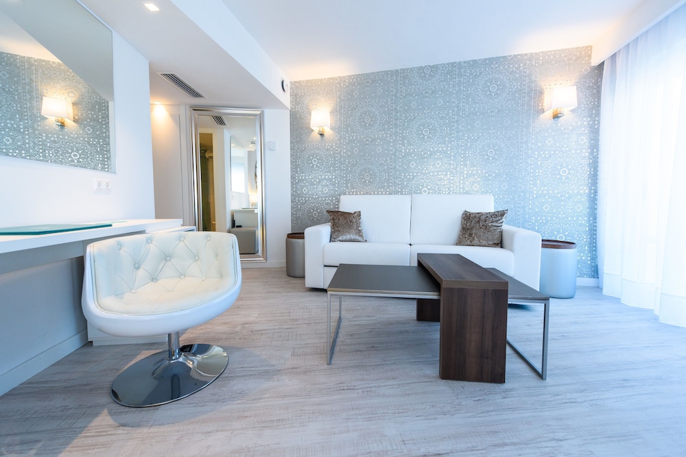 Plaza Santa Ponsa Boutique - Adults Only 63/73
