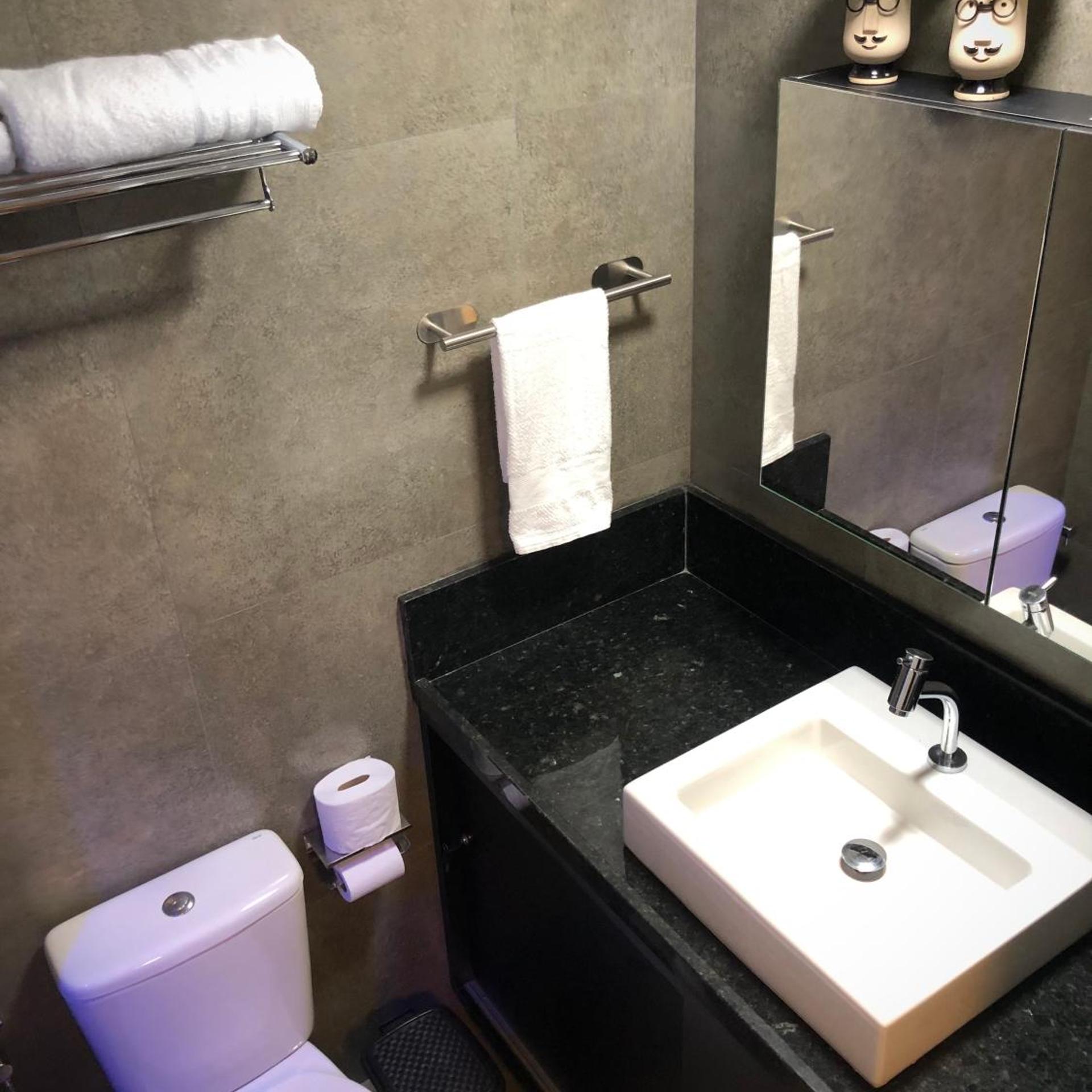 Hotel Illusion 50/50
