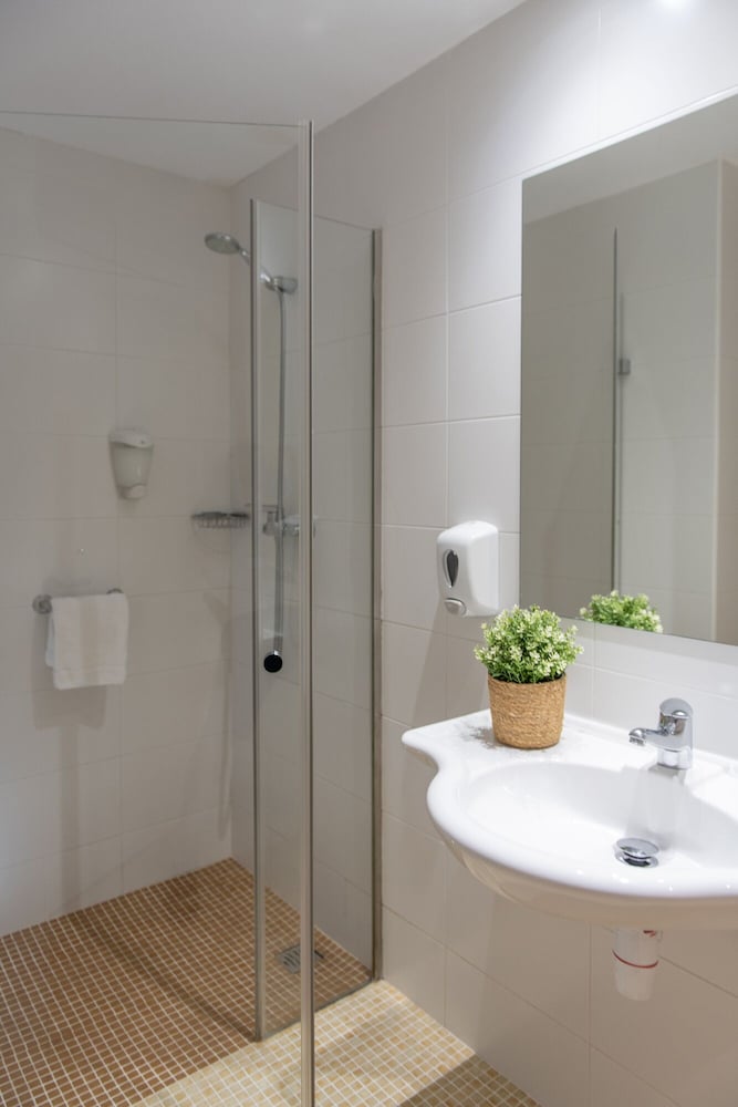 Aura Park Aparthotel 67/69