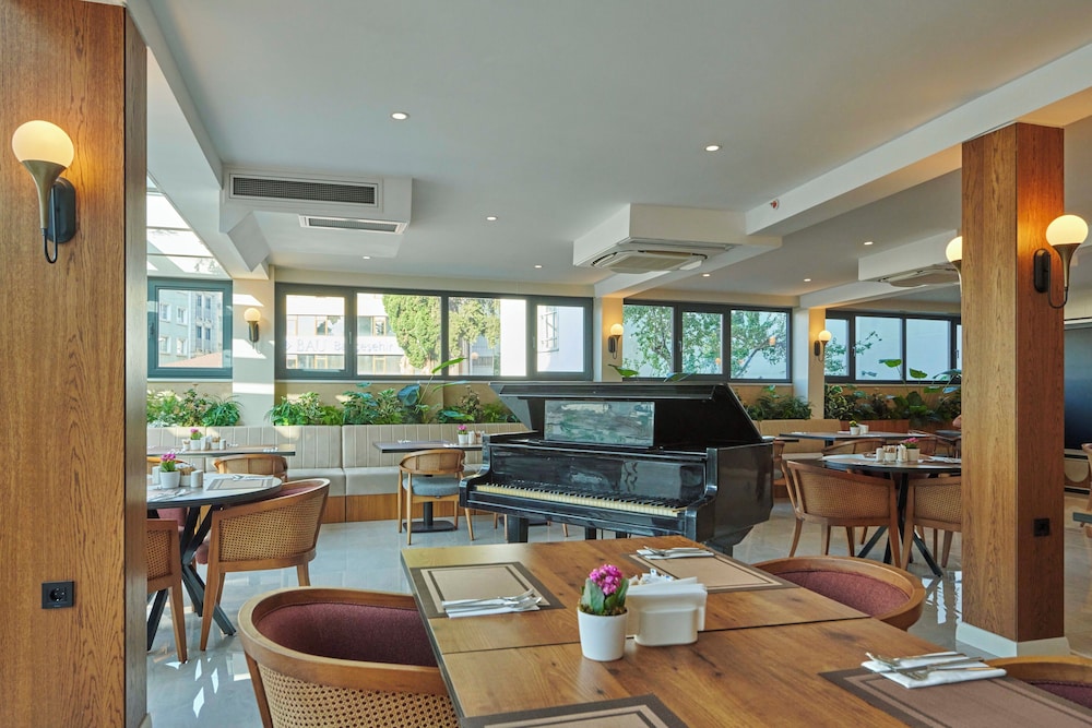 Ciragan Hotel Bosphorus Istanbul 57/68