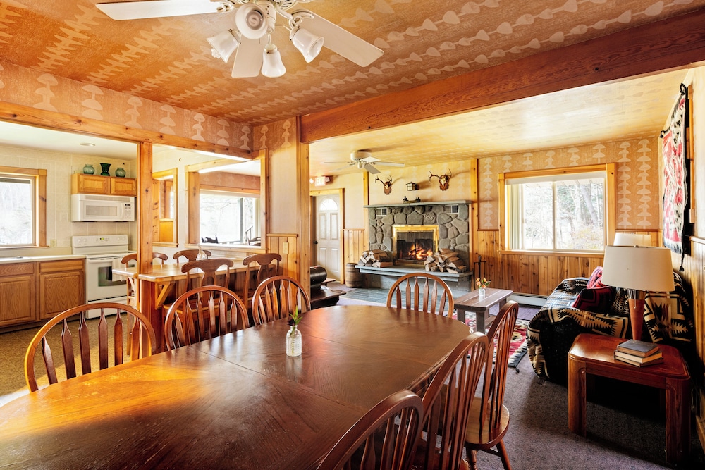 Urban Cowboy Lodge - Catskills 50/60