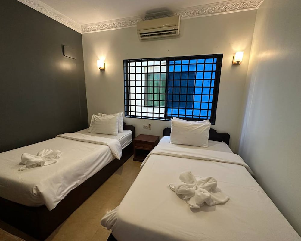 Mandalay Inn 13/28