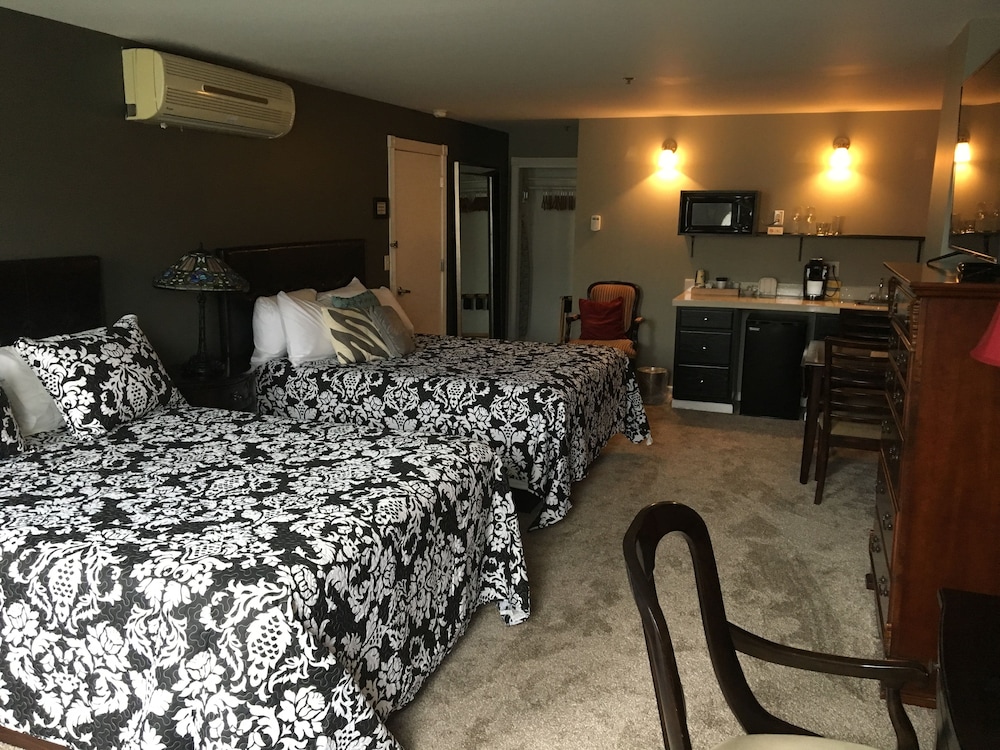 Lodging at the Gaffer Inn 11/48