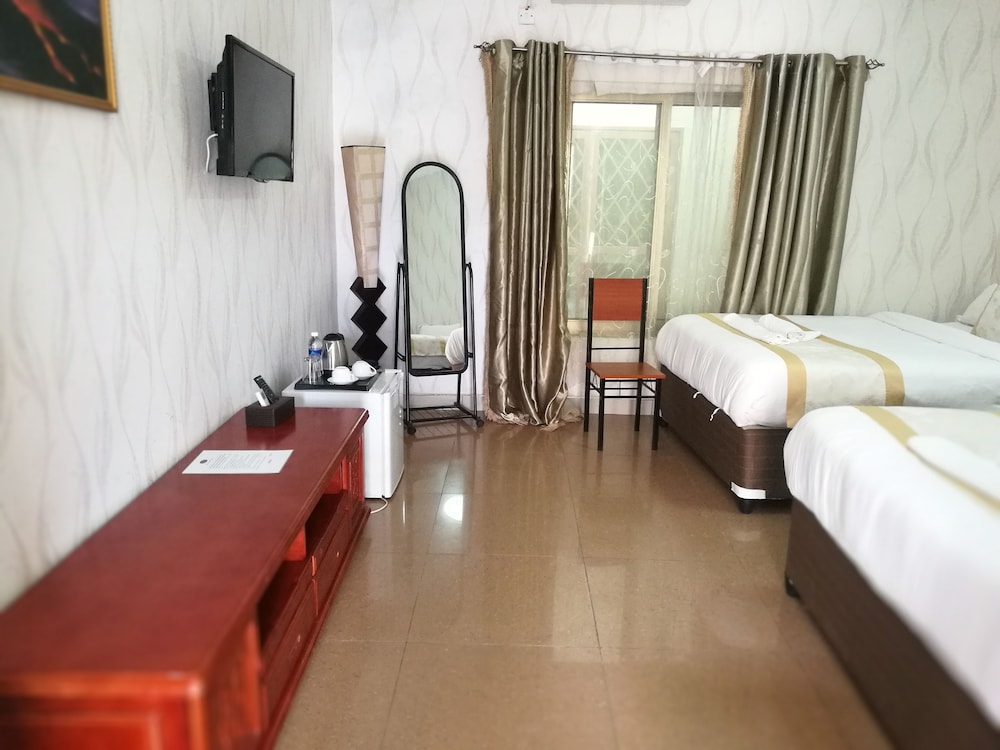 Golden Zambezi Lodge 11/33