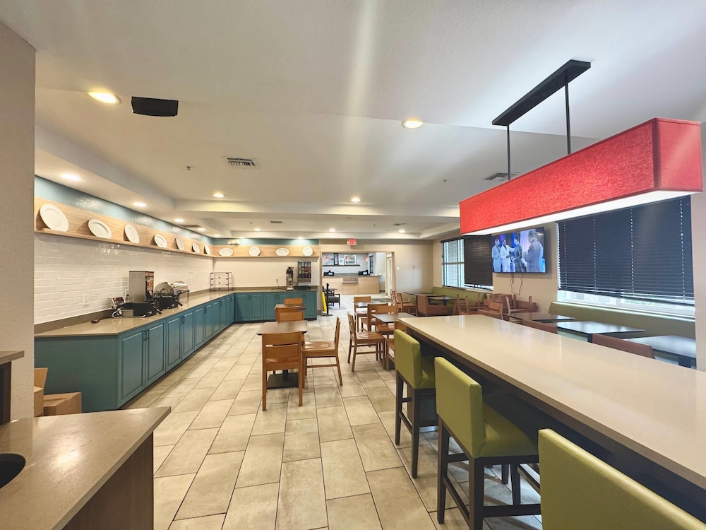 Country Inn & Suites by Radisson, Port Charlotte, FL 22/30