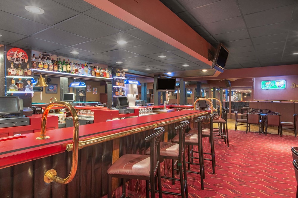Ramada by Wyndham Midtown Grand Island 22/30
