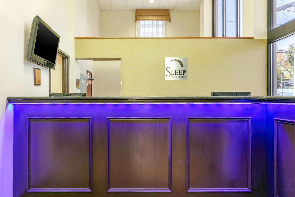 Sleep Inn & Suites near Sports World Blvd 6/39