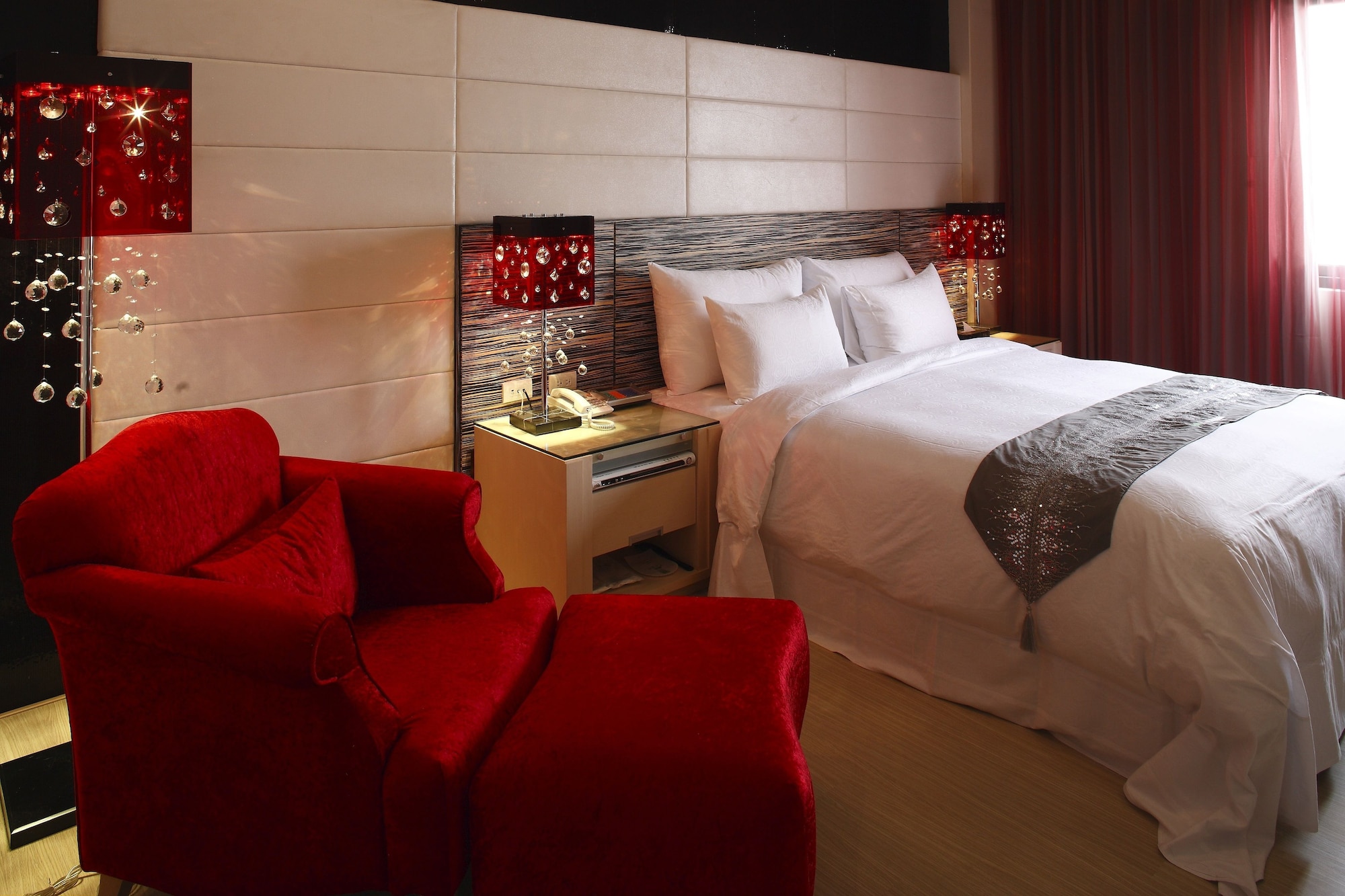 BUSINESS, DOUBLE BED