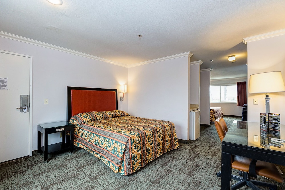 DELUXE, 2 QUEEN BEDS