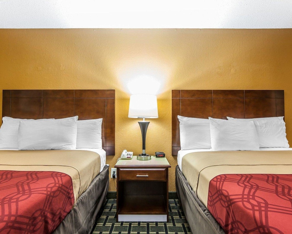Econo Lodge Cartersville Emerson Lake Point 11/36