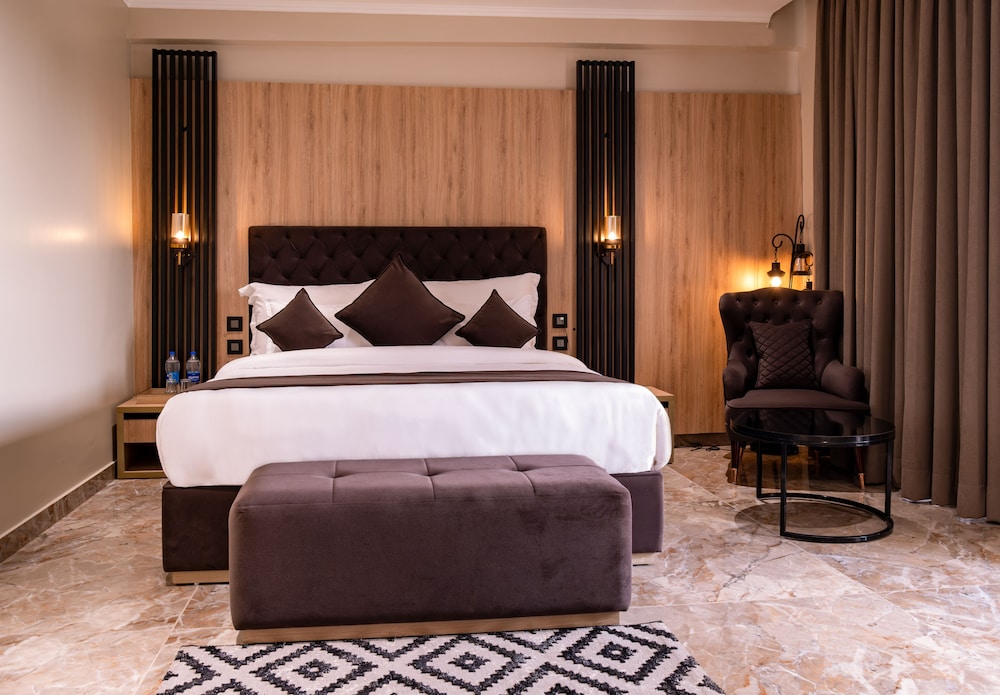 Alpine Hotel and Villas 6/22