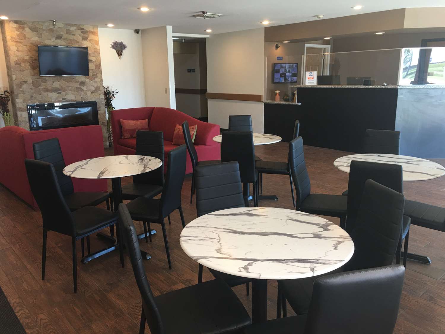 SureStay Hotel by Best Western Weimer 7/9