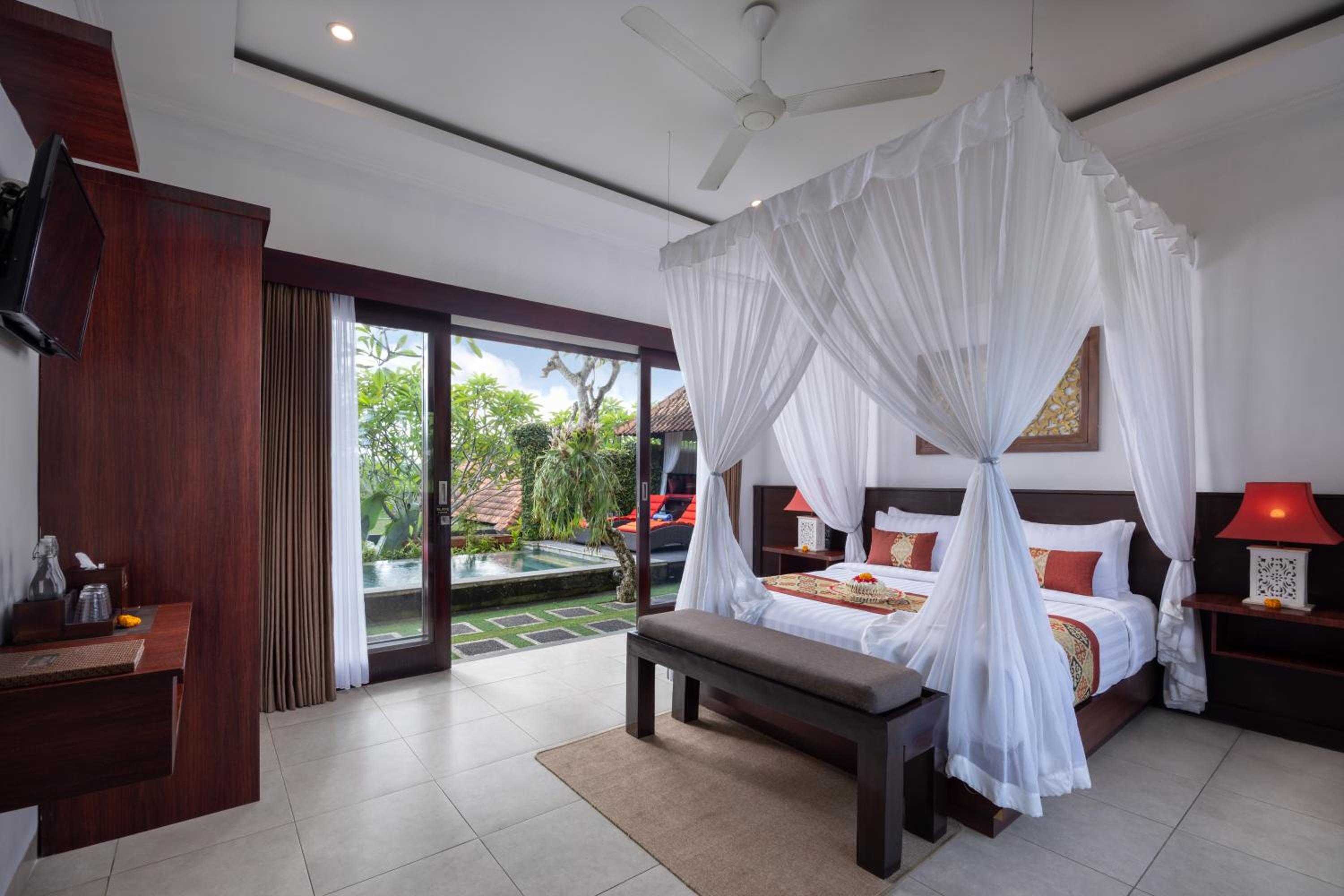 3 Bedrooms, Pool, Villa