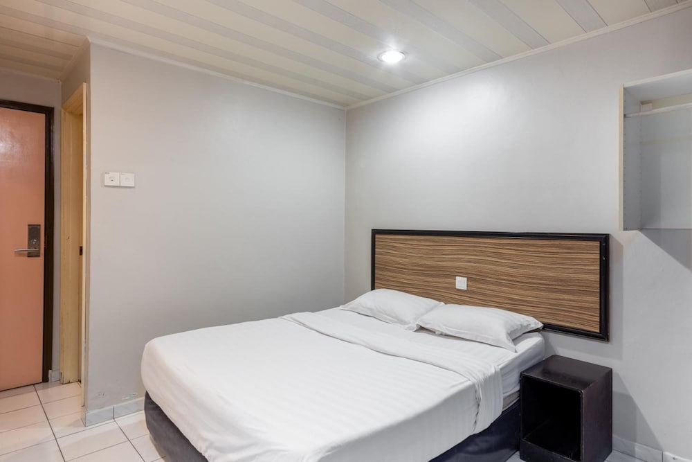 Subang Park Hotel 31/64