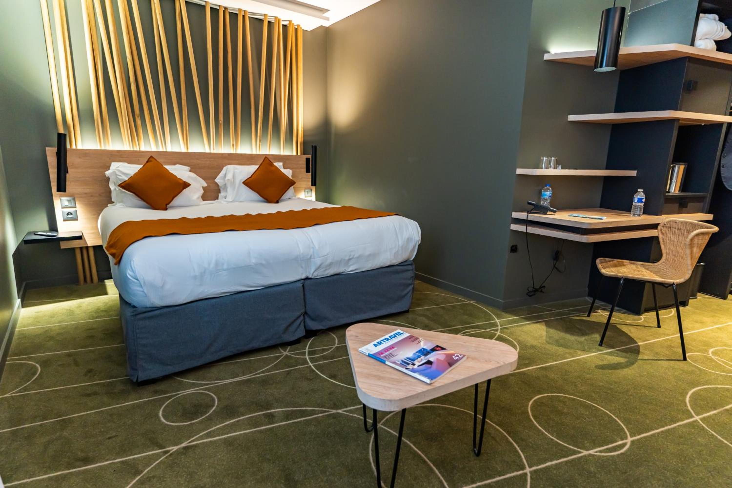 SUPERIOR, KING BED