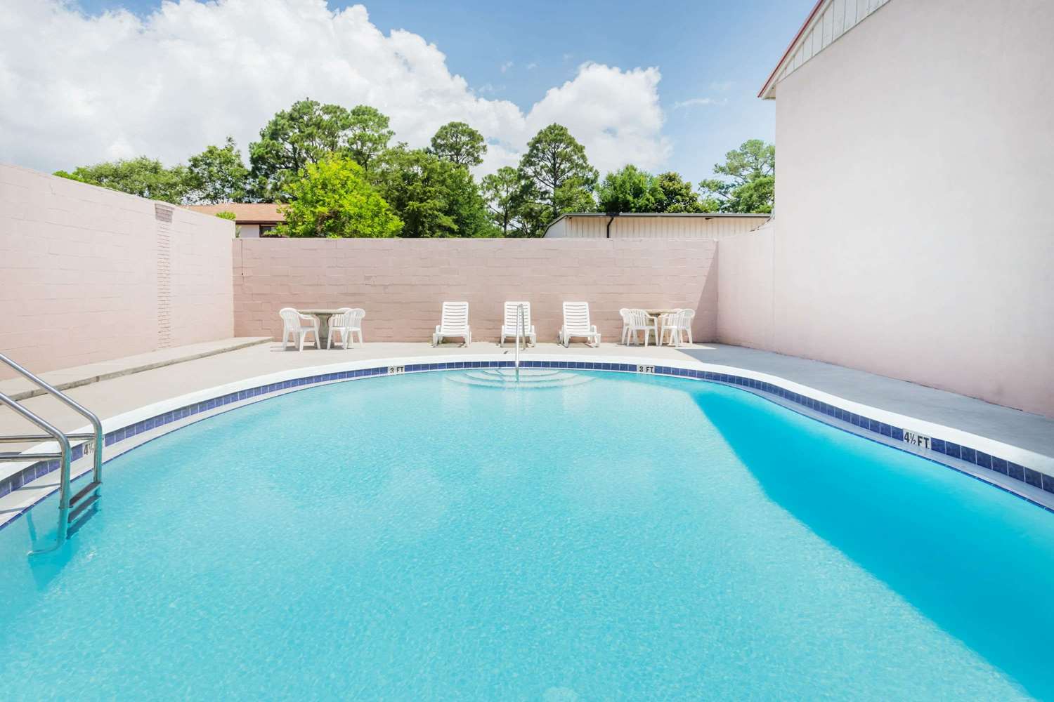 Super 8 By Wyndham Ft Walton Beach 3/4