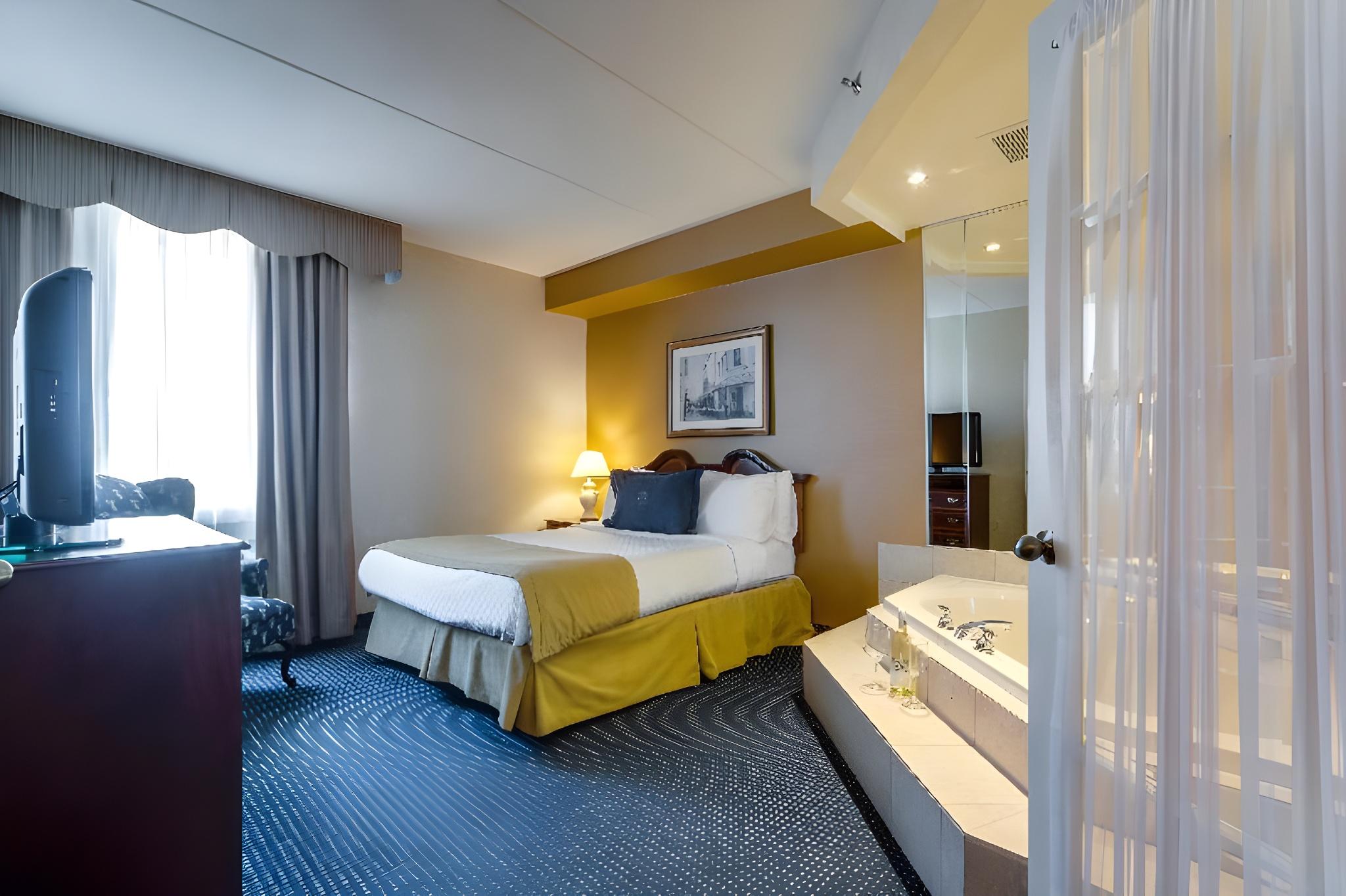 Suite, Queen Bed, Hot Tub