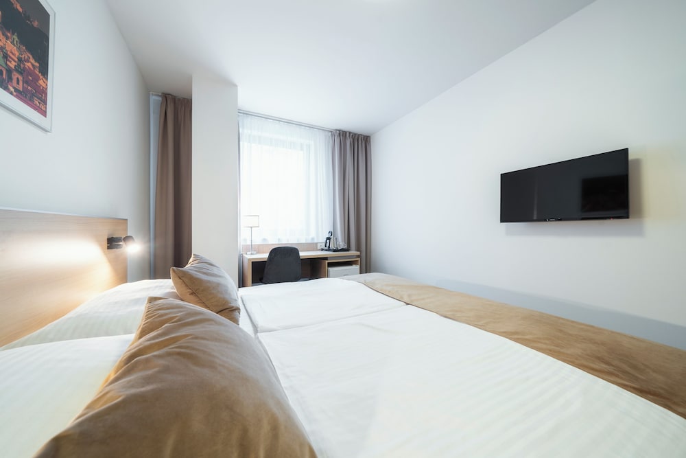 EHRLICH HOTEL 13/34