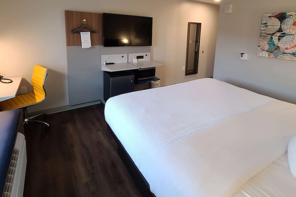 Microtel Inn & Suites by Wyndham Milford 12/54
