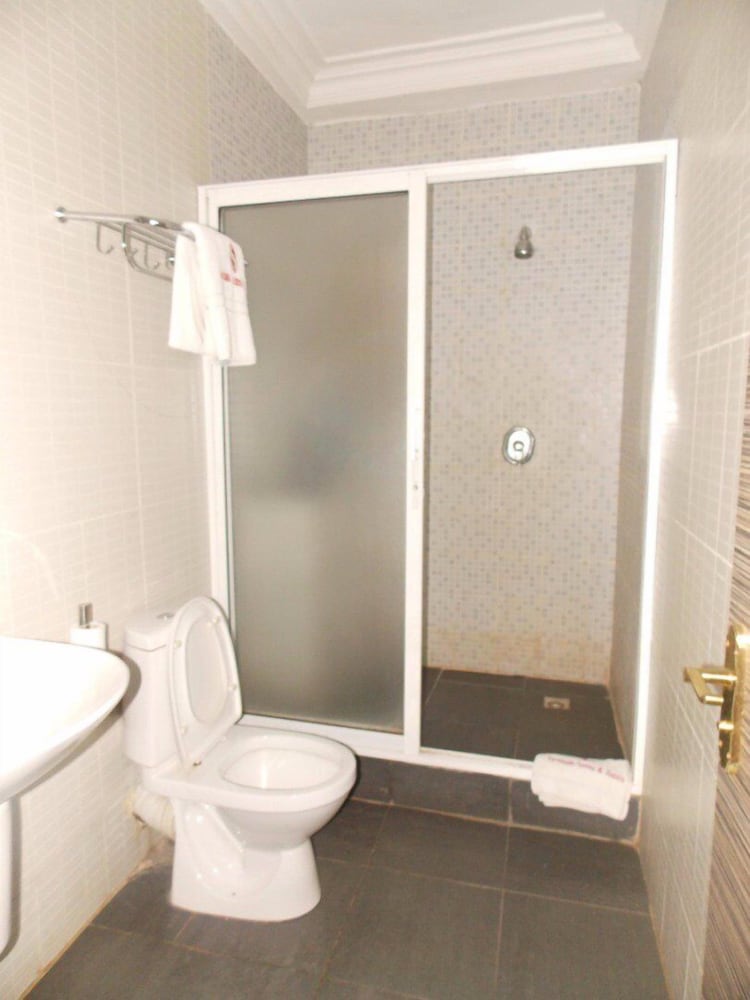 Thornberry Savannah Suite Hotel 30/32