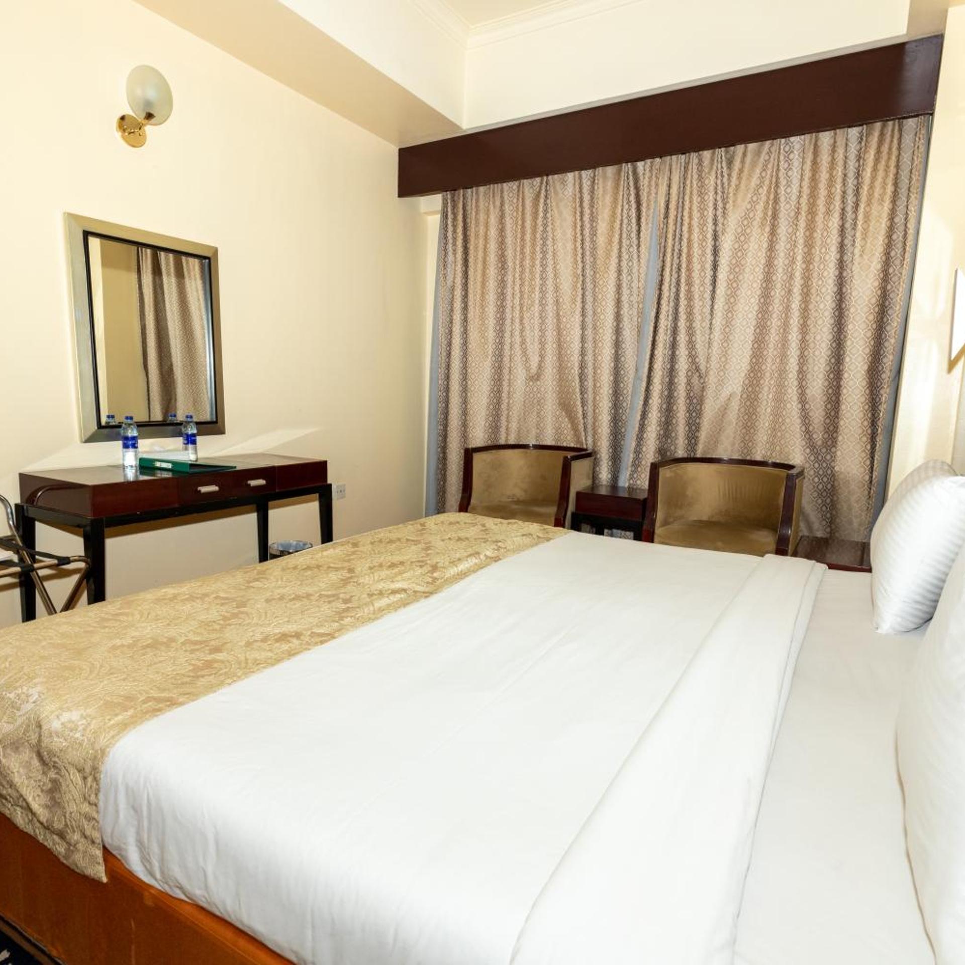 JUNIOR SUITE