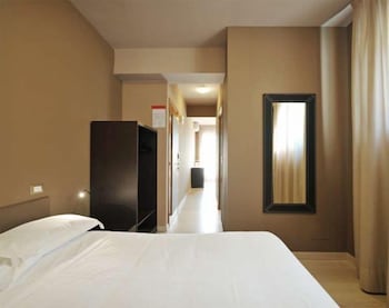 M14 Hotel 28/56