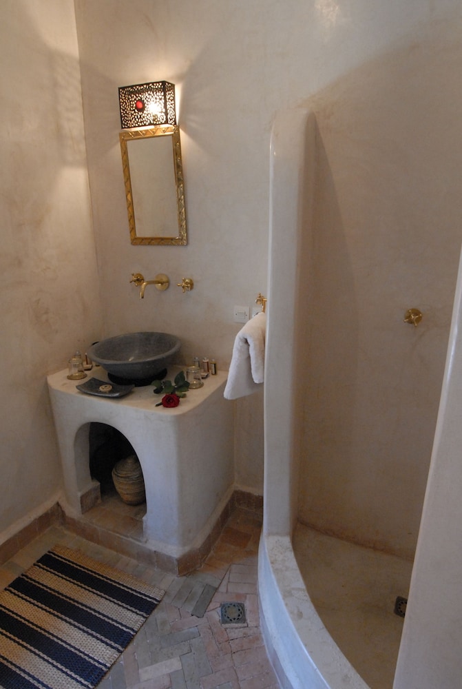 Riad Ajmal 17/77