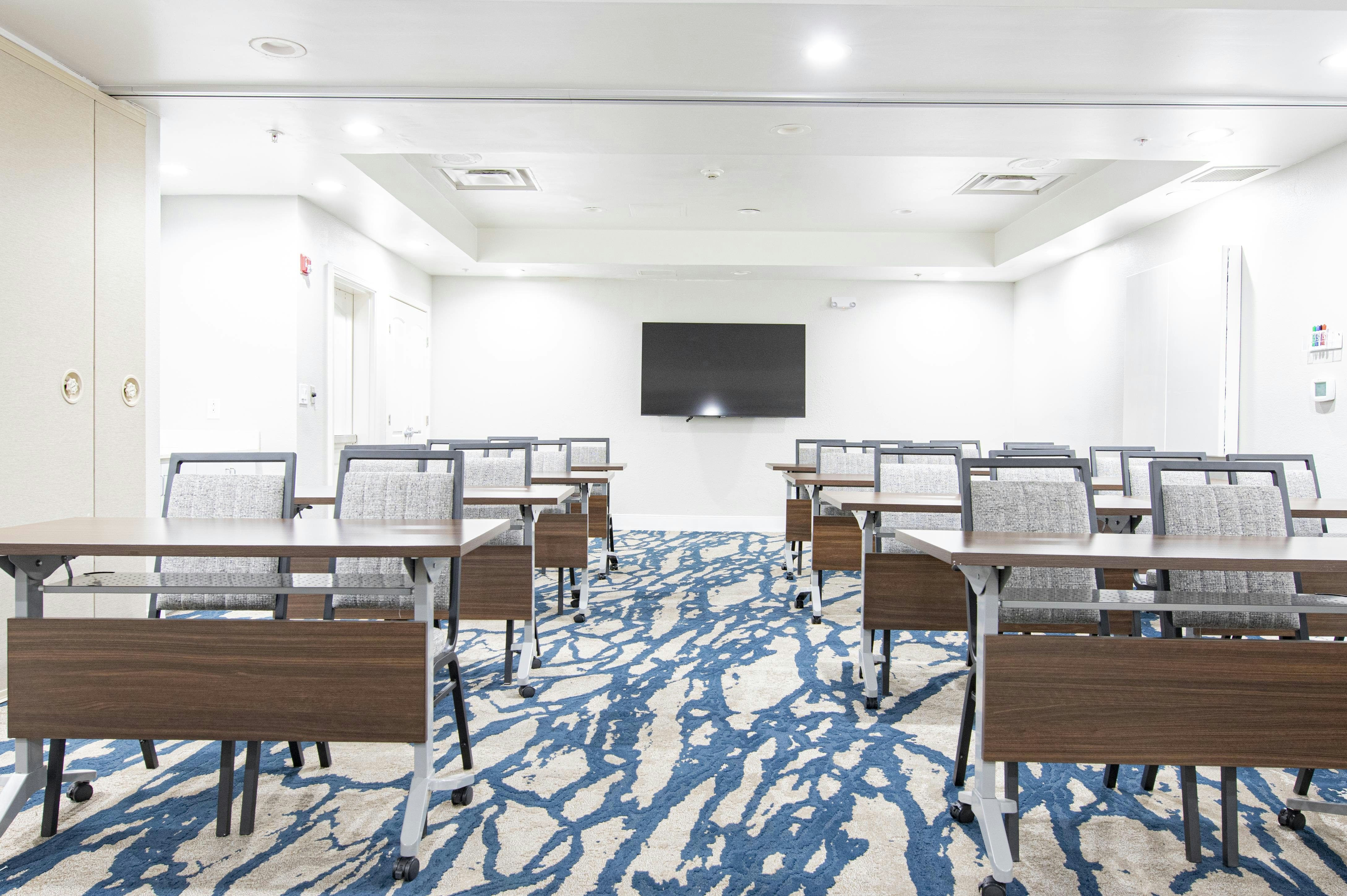 Staybridge Suites Lafayette Airport 52/63