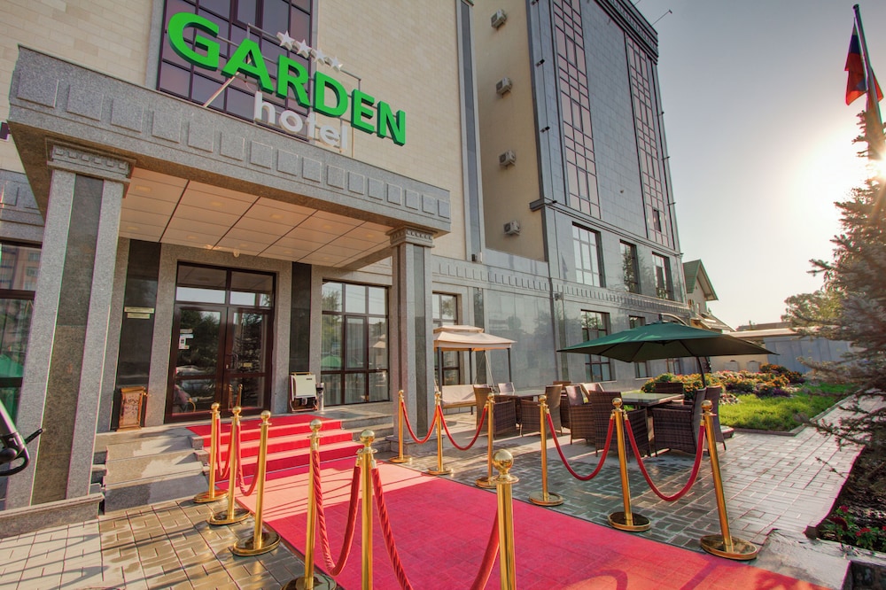 GARDEN HOTEL 67/72
