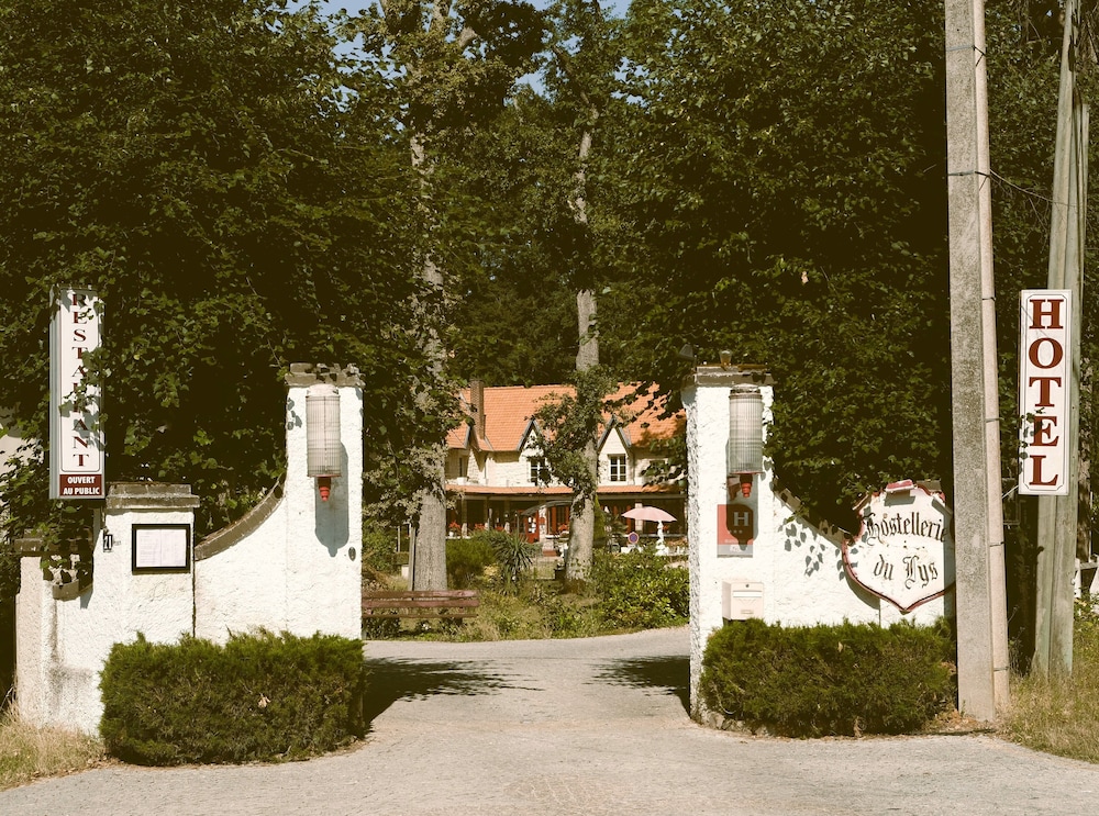 Hipotel Hostellerie Du Lys 43/49