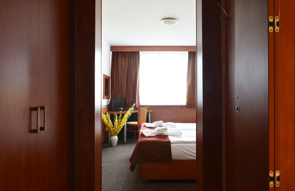 Olympik Tristar Hotel 64/64