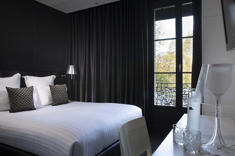 FIRST HOTEL PARIS TOUR EIFFEL 16/48